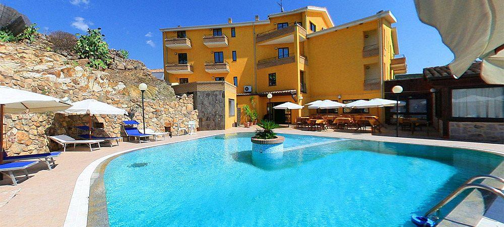 Hotel Le Palme SantʼAnna Arresi المظهر الخارجي الصورة