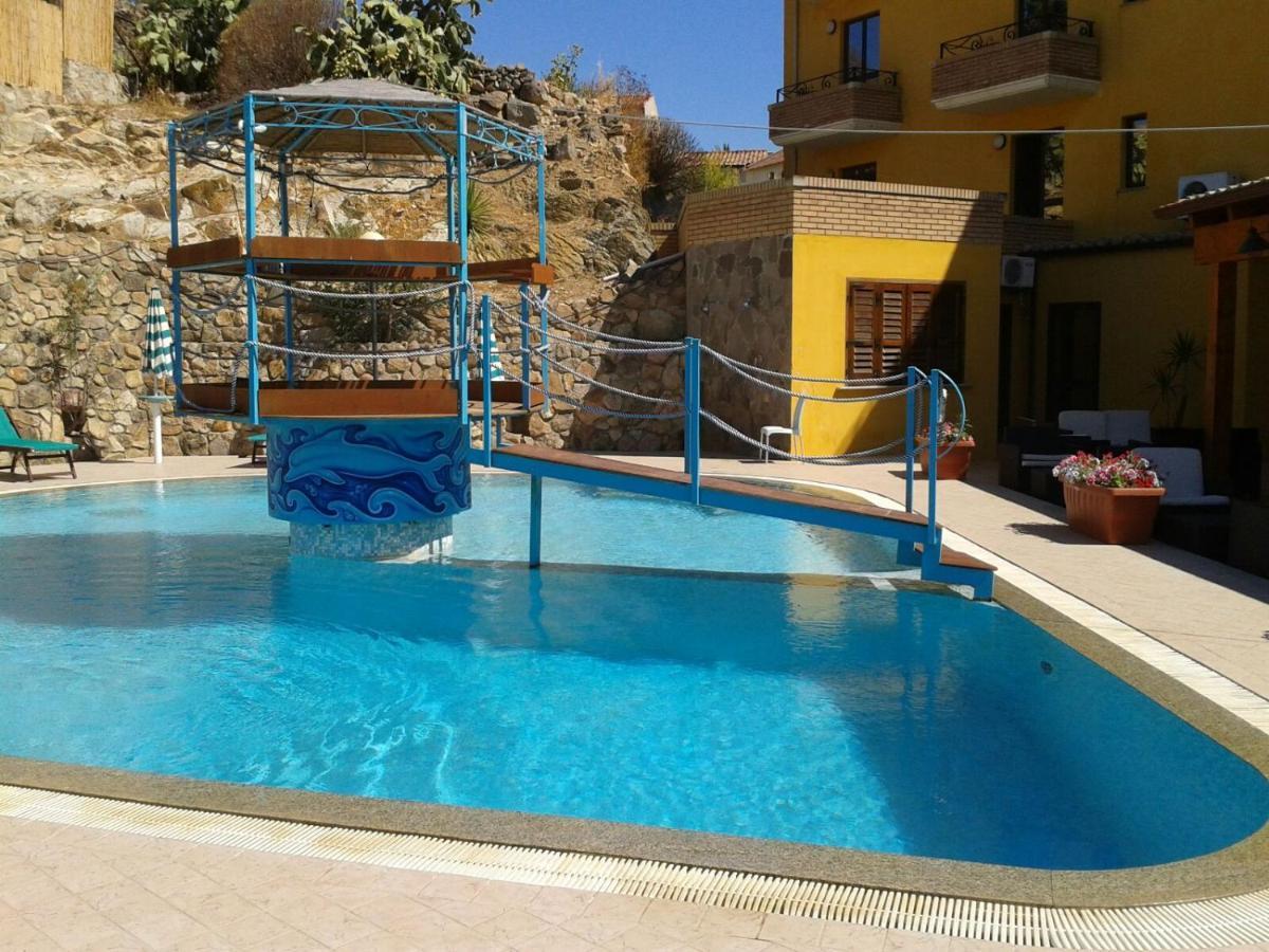 Hotel Le Palme SantʼAnna Arresi المظهر الخارجي الصورة