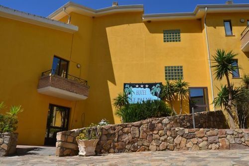 Hotel Le Palme SantʼAnna Arresi المظهر الخارجي الصورة